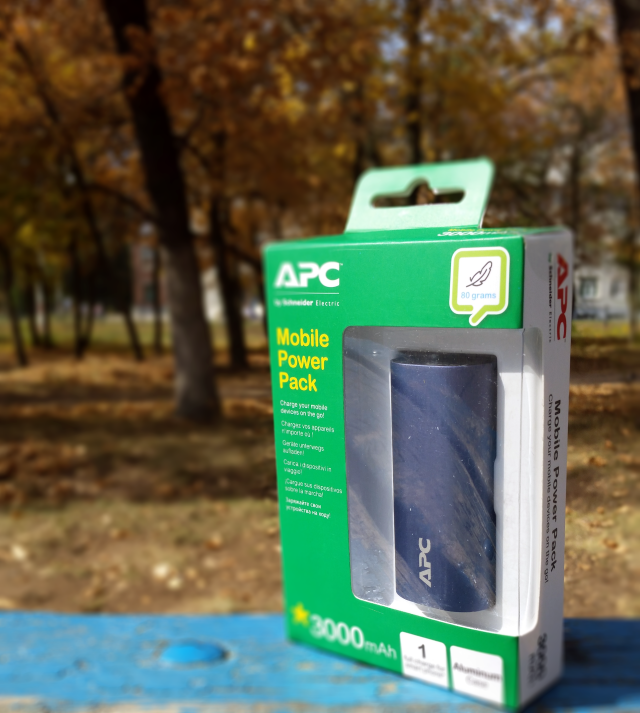 APC Mobile Power Pack - Power bank - 3000 mAh - 1 A (USB) - red - Hunt Office Ireland